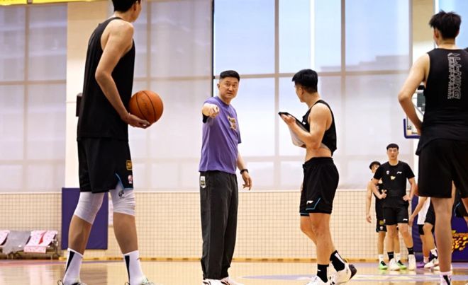 续约已经达成！曝广东队与杜锋签下多年合同，新赛季目标继续冲冠