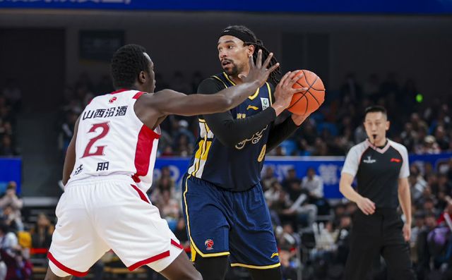 广东宏远14分大胜！杜锋拒绝爆冷，萨姆纳首秀15分，萨林杰16分