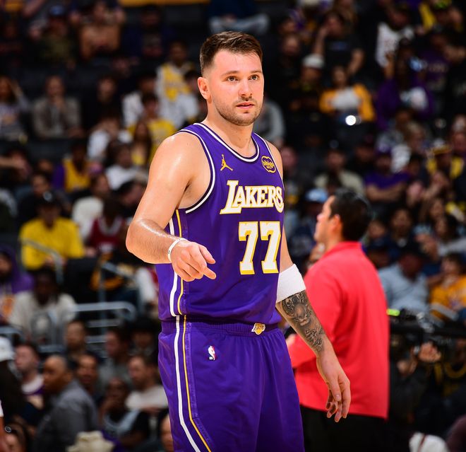 湖人首次无缘杯赛4强！辜负斯玛特8记三分 东皇38+5防守一塌糊涂