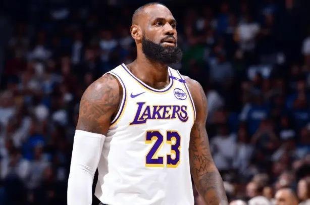 大莫里斯:自从东契奇来到湖人之后 詹皇就越来越不被人尊重了