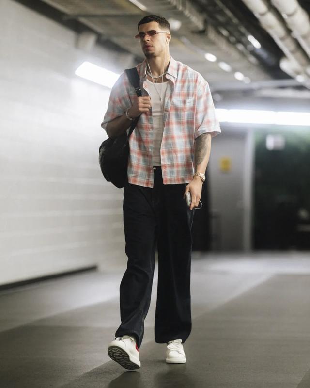 场均25.6分的前锋，只要一个首轮