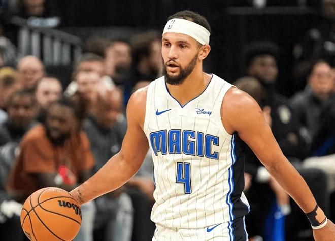 激烈冲突4人吃T！魔术创半场得分纪录，41分大胜76人，马克西20分