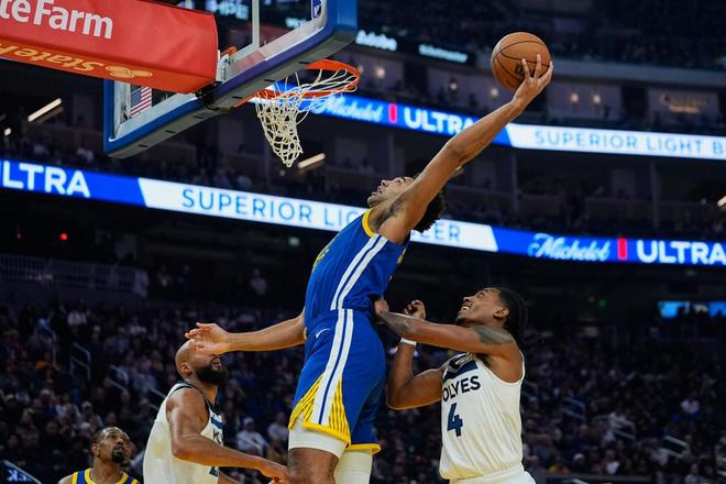 明明场上效果不错，结果勇士却不愿意给内线新星多一些出场时间？