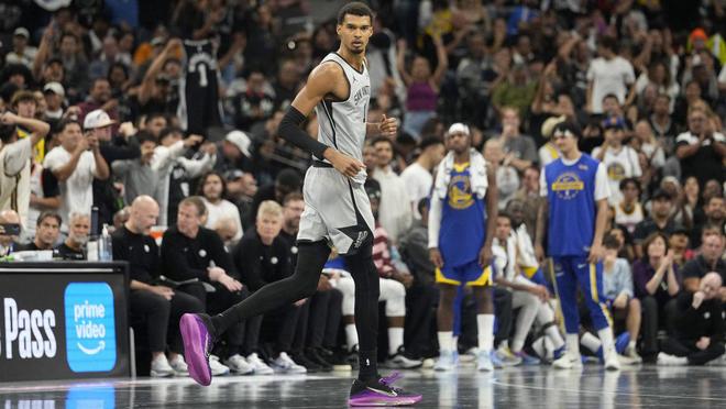 比爾·西蒙斯批評馬刺打勇士關鍵時刻，沒把球給文班亞馬