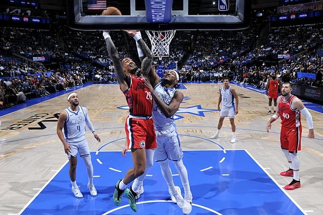 始终没有融入球队体系，快船锋线新援的情况真是令人有些担心？