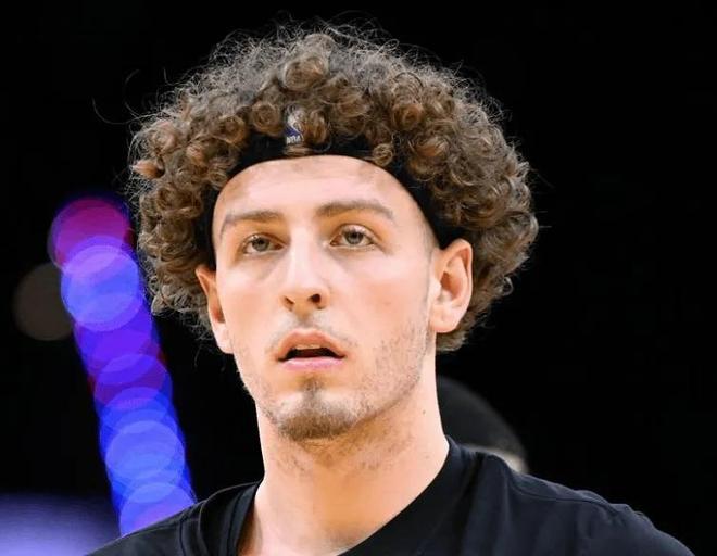 勇士输雷霆！2替补难救主，波杰高开低走，巴特勒希尔德主导败局