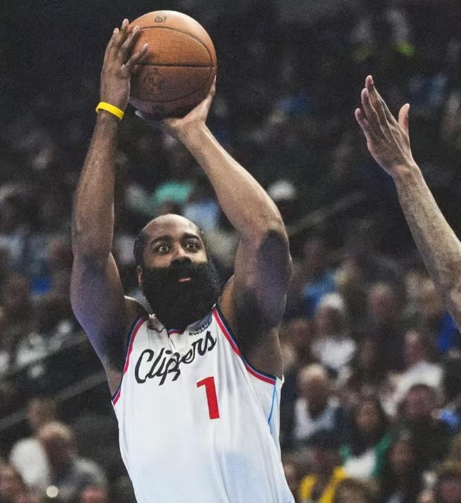 哈登单节17分难救主，快船9战8负，乔治复出9+7马克西轰39+3+6