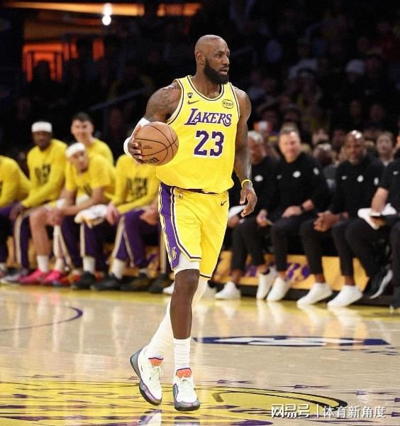 湖人成功复仇快船，詹姆斯创4大神迹，伦纳德因伤退赛
