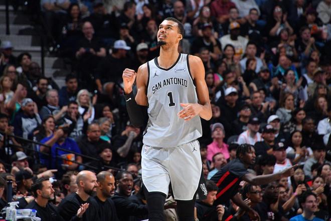 NBA｜赢下“德州内战”，谁能阻止文班亚马