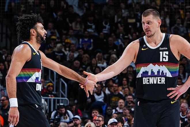 又轰22+14+17，一人胜过历史其余中锋总和！反超威少也进入倒计时