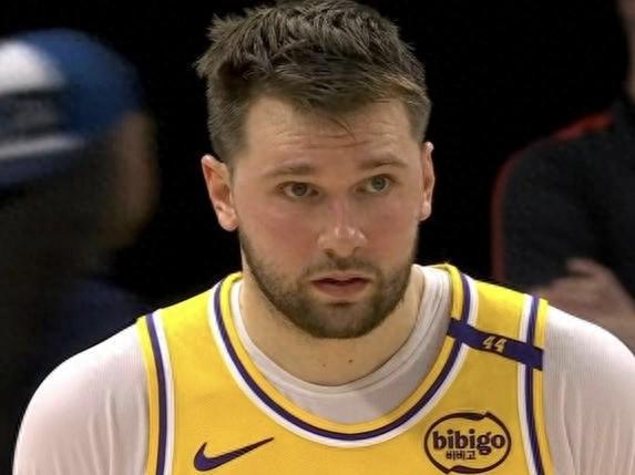 文班亚马21分6盖帽马刺客胜活塞九连胜，坎宁安16分孤掌难鸣