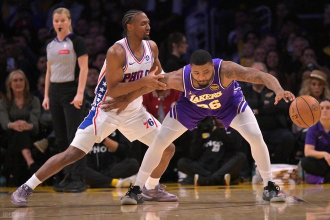 不如退役！詹姆斯太抽象！东契奇受伤，里夫斯救主，恩比德35+7+7