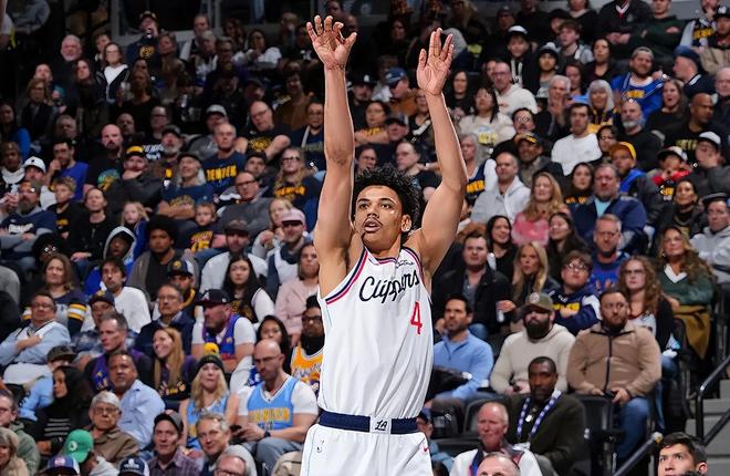 末节连拿8分！快船锋线新秀其实是有能力承担起更多责任的？