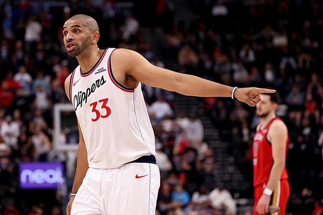 退化非常明显，为什么快船非要让锋线老将留在轮换阵容中呢？