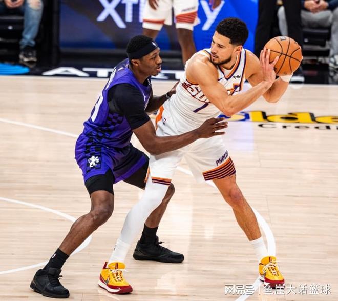 太阳完胜！布克17+6创纪录，威少16+7真尽力，火箭弃将20+4仍该批