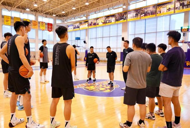 篮球东莞：广东男篮于昨日正式集结，首批队员进入全运会备战状态