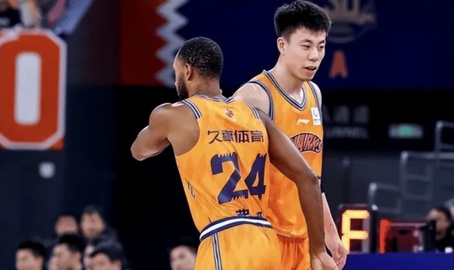 不到8分钟5犯毕业！昔日FMVP成上海最大短板，球迷：好聚好散吧