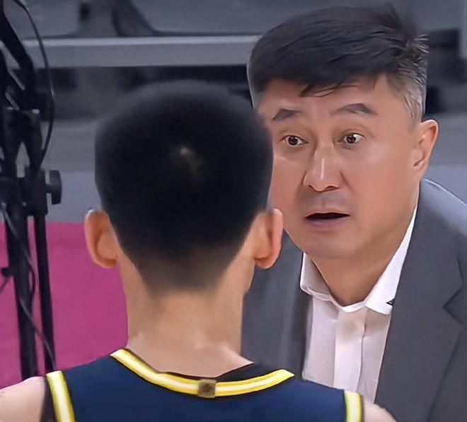 惨败40分！广东球员评分：2人优秀，4国手不及格，3外援2人迷失！