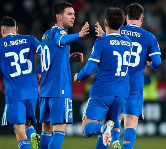 足坛一夜大变！皇马4天丢两冠，阿森纳3-2蓝军，拜仁领跑德甲