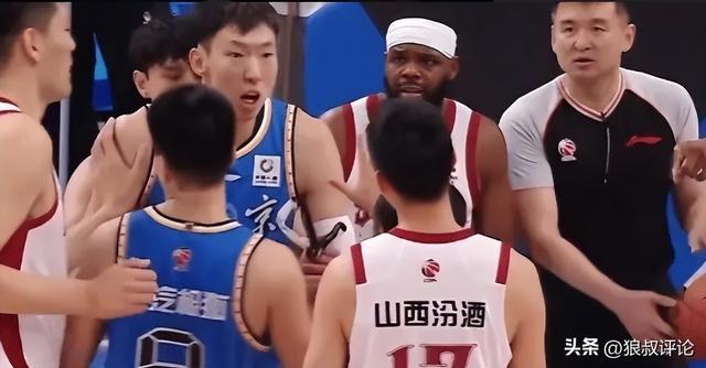 北京主场不敌山西近4战3败引热议！周琦伤退转折点 翟晓川燃尽一战