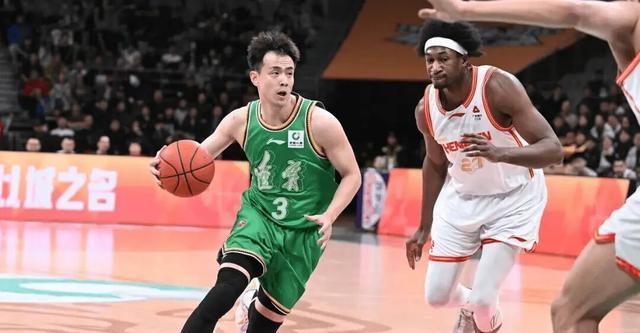 辽篮输球真因揪出！杨鸣爱将打29分钟拉胯，球迷直呼看不懂