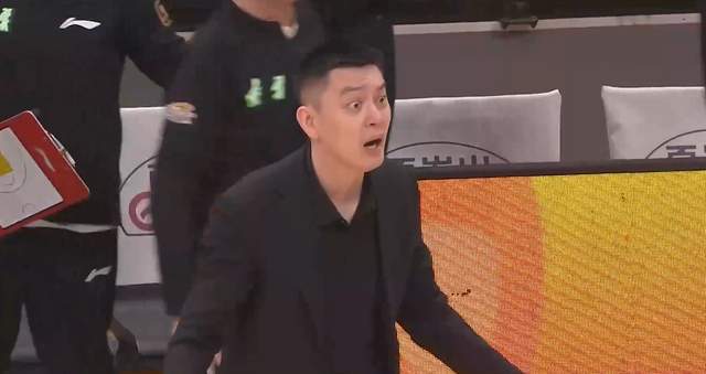 真被坑惨了！辽篮还不放弃，带着他奔赴客场，杨鸣还能忍多久？