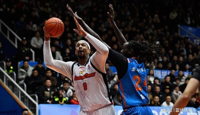 104比76狂胜28分！广东送辽篮苦主17连败：斩获1000胜杜锋笑了