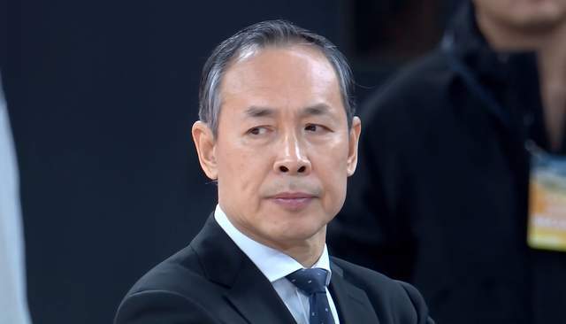 强强对话一边倒！半场22分，就这还想夺冠？老帅被少帅给上了一课