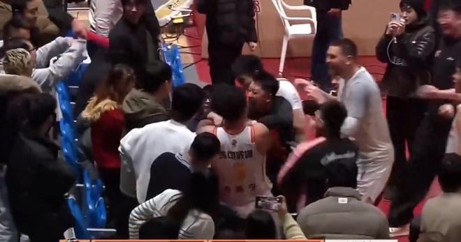 狂奔的黑马！双杀辽篮浙江，连克京沪两强，上季13名如今杀进前6