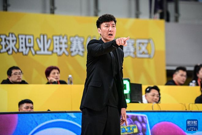 下课主帅+1！韩硕辞任四川男篮主教练，本赛季至今无一胜绩