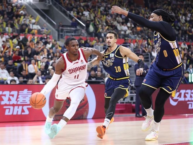 多人流血伤退！广东男篮顶住压力，击败山西队！