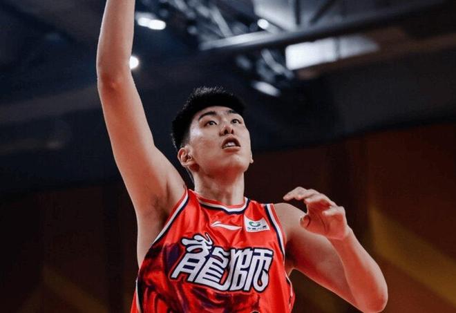 两战轰37+24！中国男篮22岁2米26中锋崛起：郭艾伦助他再蜕变