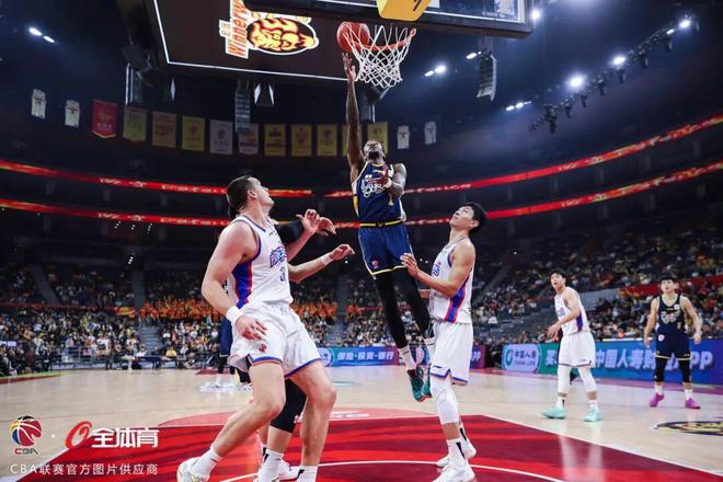 末节打破僵局，华南虎主场98-89战胜天津