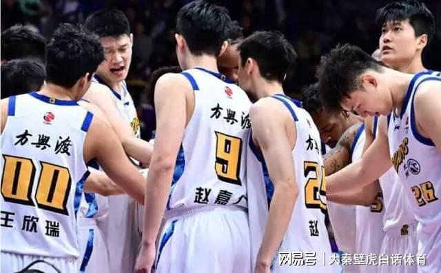 CBA疯狂一夜：四川惨负52分吞20连败，最新积分又乱了：榜首易主