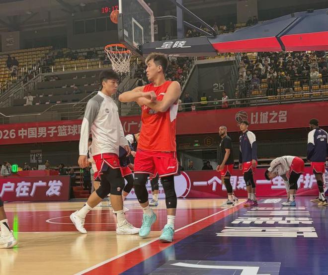 24+14！徐中锋！真打成文班亚马了...