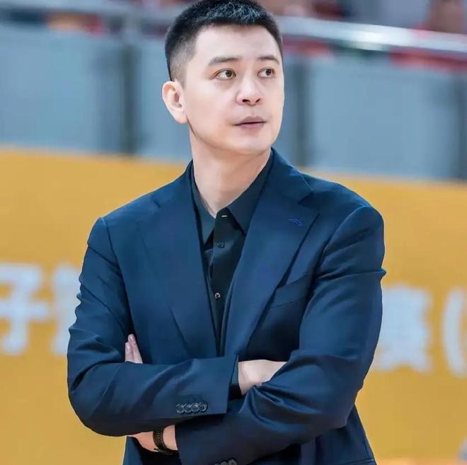 杨鸣下课仅27小时，辽篮从输19分变赢52分！赵继伟、乌戈纷纷发声