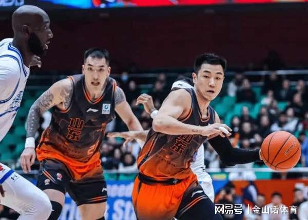 山东队又出好苗子！18岁后卫出场3分42秒，5中4砍11分，正负值+10