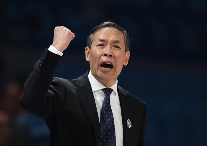 从1胜8负到6胜6负！CBA鱼腩队突飞猛进 名声糟糕教头再翻身