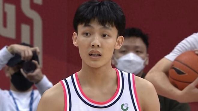 奎因32分广东双杀吉林，巨人杀手正在步大哥辽宁后尘