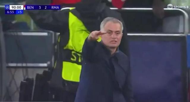 欧冠神剧情！穆里尼奥指挥门将压哨头球破门，本菲卡4比2战胜皇马挺进附加赛，皇马排名第9无缘直通淘汰赛