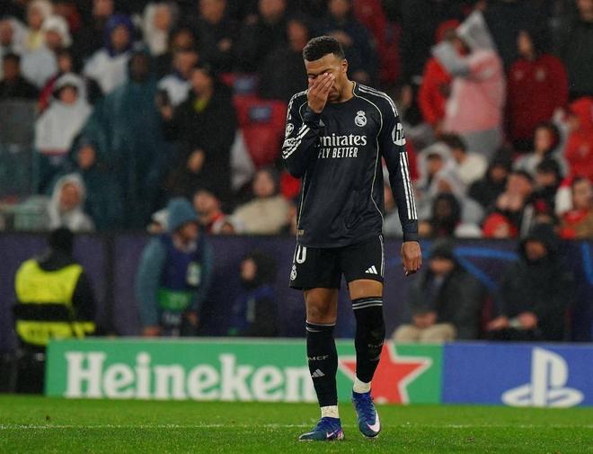 西甲球队欧冠联赛阶段战绩汇总：16胜5平19负，仅巴萨进前八