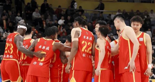 胜山东发布会！王博解析慢热，寄语攻守打团队篮球，不会换大外！