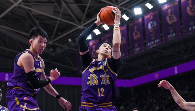 对张庆鹏竖中指？沈梓捷情绪失控一路怒喷 北控或已失控