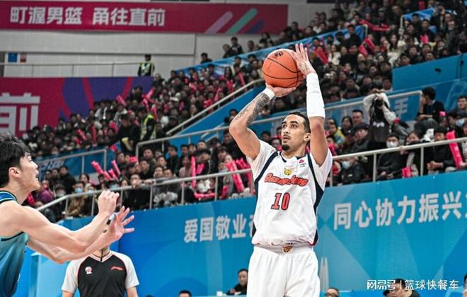 中国篮坛最疯狂一夜！32队16场激烈厮杀：广东北京全被爆冷掀翻？