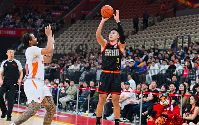 本赛季常规赛第一阶段即将打完！这五名本土球员的实力堪比外援