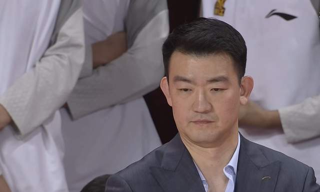 大冷门！巨人杀手重现江湖，主场爆冷掀翻领头羊，王博输得很无奈