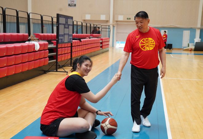 中国女篮公布热身赛14人名单：张子宇王思雨加入 李月汝韩旭缺席