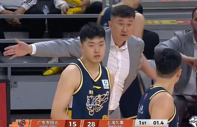 广东男篮10分完败不敌上海 怀特塞德28+13爆发 奎因16+9+10+8失误