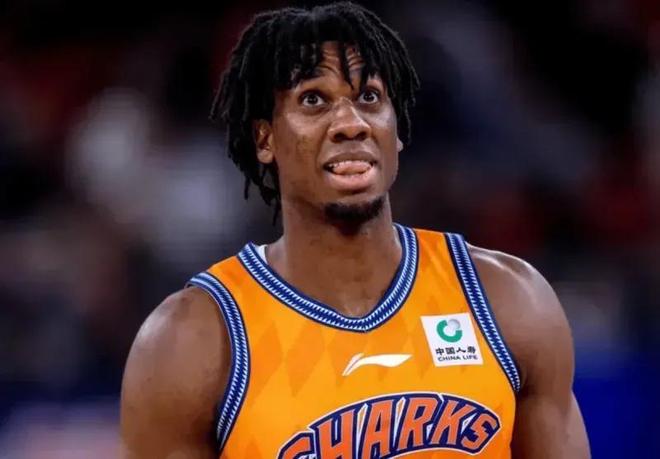 卢伟就偷着乐吧！三大内线足以摧毁攻守，签白边成最佳引援！