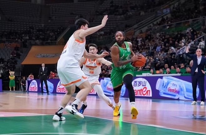 乌戈一个ATO尽显实力，小龙1.9秒神兵天降，继伟6分3助主宰加时